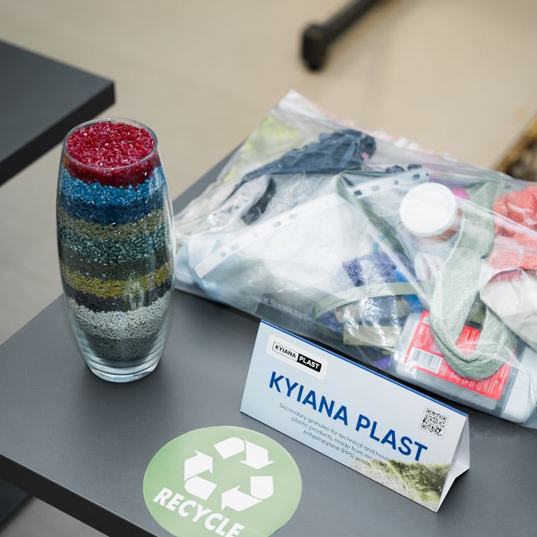 Зразки перероблених полімерів KYIANA PLAST
