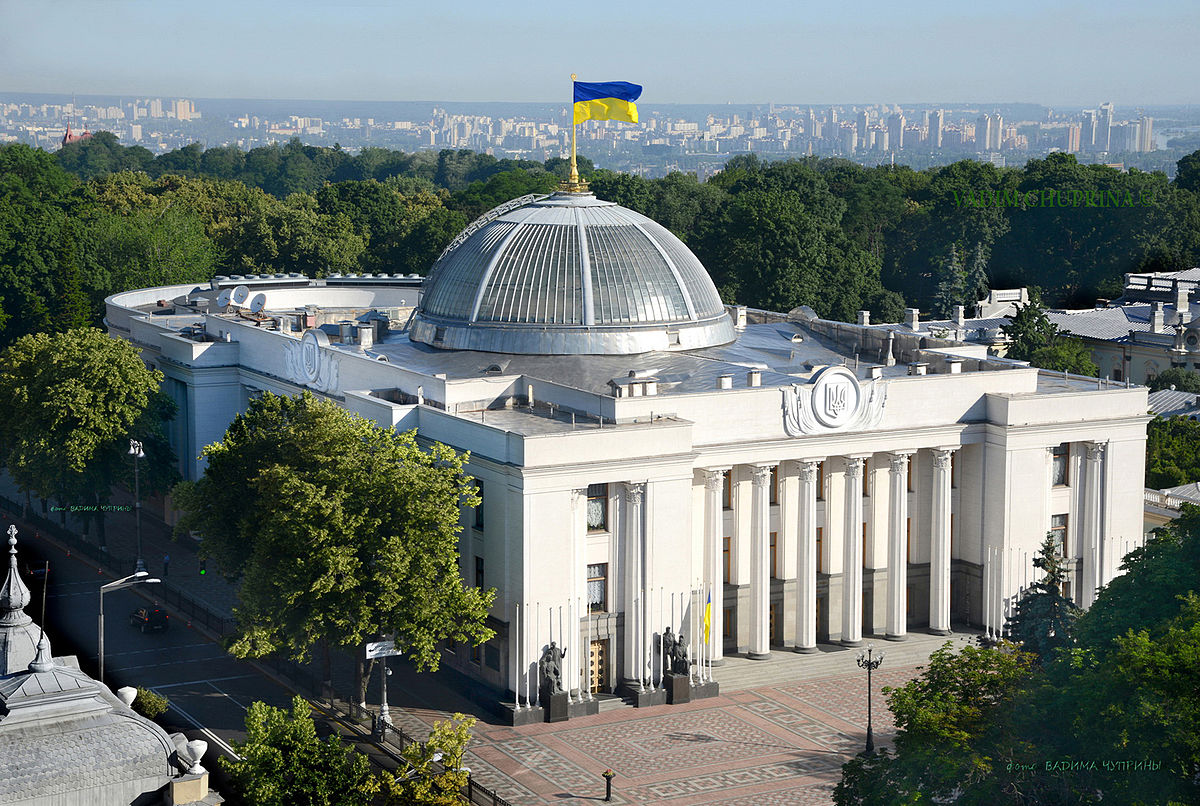 Більше конкуренції на ринку електроенергії: як Україні застосувати світовий досвід підтримки малих гравців і активних споживачів